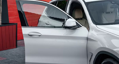 شیشه درب جلو اتومبیل